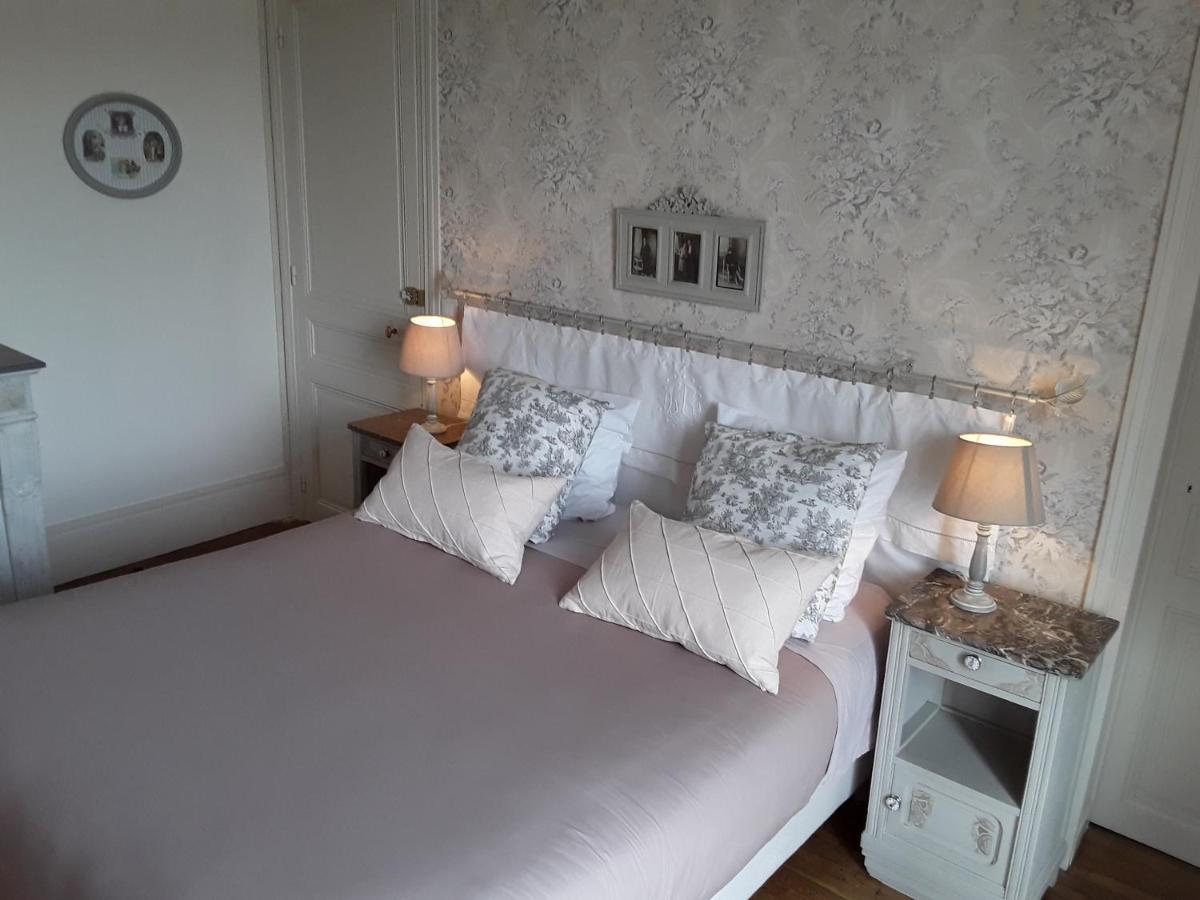 Le Manoir De Crisolles Bed & Breakfast Exterior photo